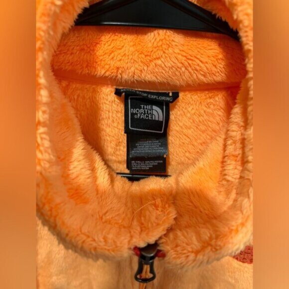 LIKE NEW- WOMANS NORTH FACE- SUPER SOFT- ZIP UP SWEATER- MEDIUM - Picture 3 of 7